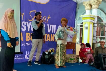 Ahmad Neil Elfath peserta paling mirip KH Ahmad Dahlan pada acara jalan sehat semarak Musycab PCM Bubutan
